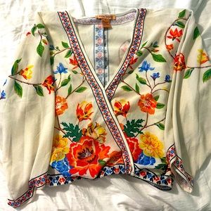flying tomato floral faux wrap crop blouse size medium